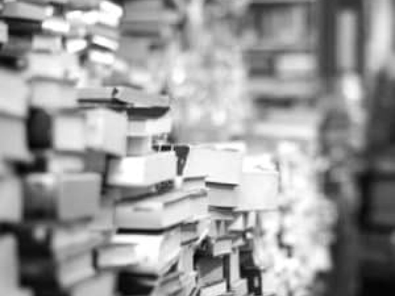 Collection de livres sur le yoga, le bouddhisme et le yoga